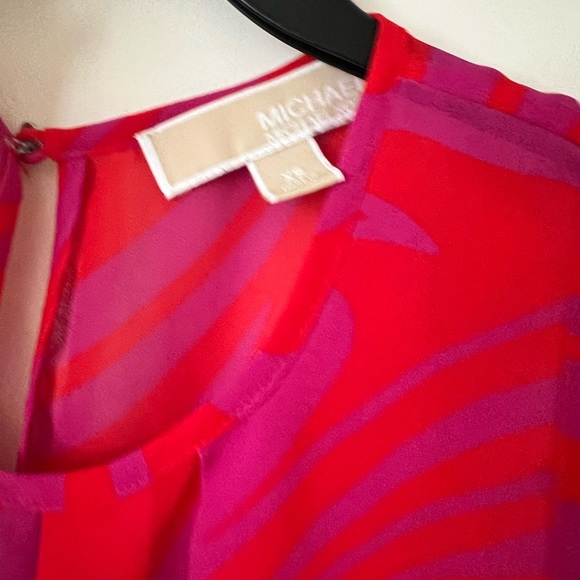 Pink and red floral top - Picture 3 of 3